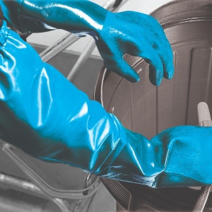 Polyco Long Nite Gauntlet-Style Nitrile-Coated Gloves With Sleeves