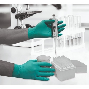 Finite Green Nitrile Disposable Powder-Free Examination Gloves (50 Pairs)